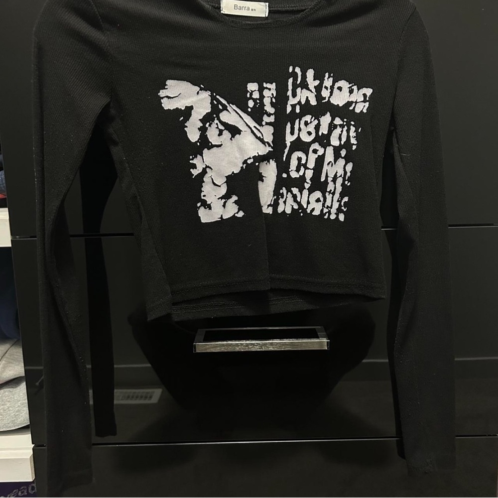 Black Graphic Crop Top